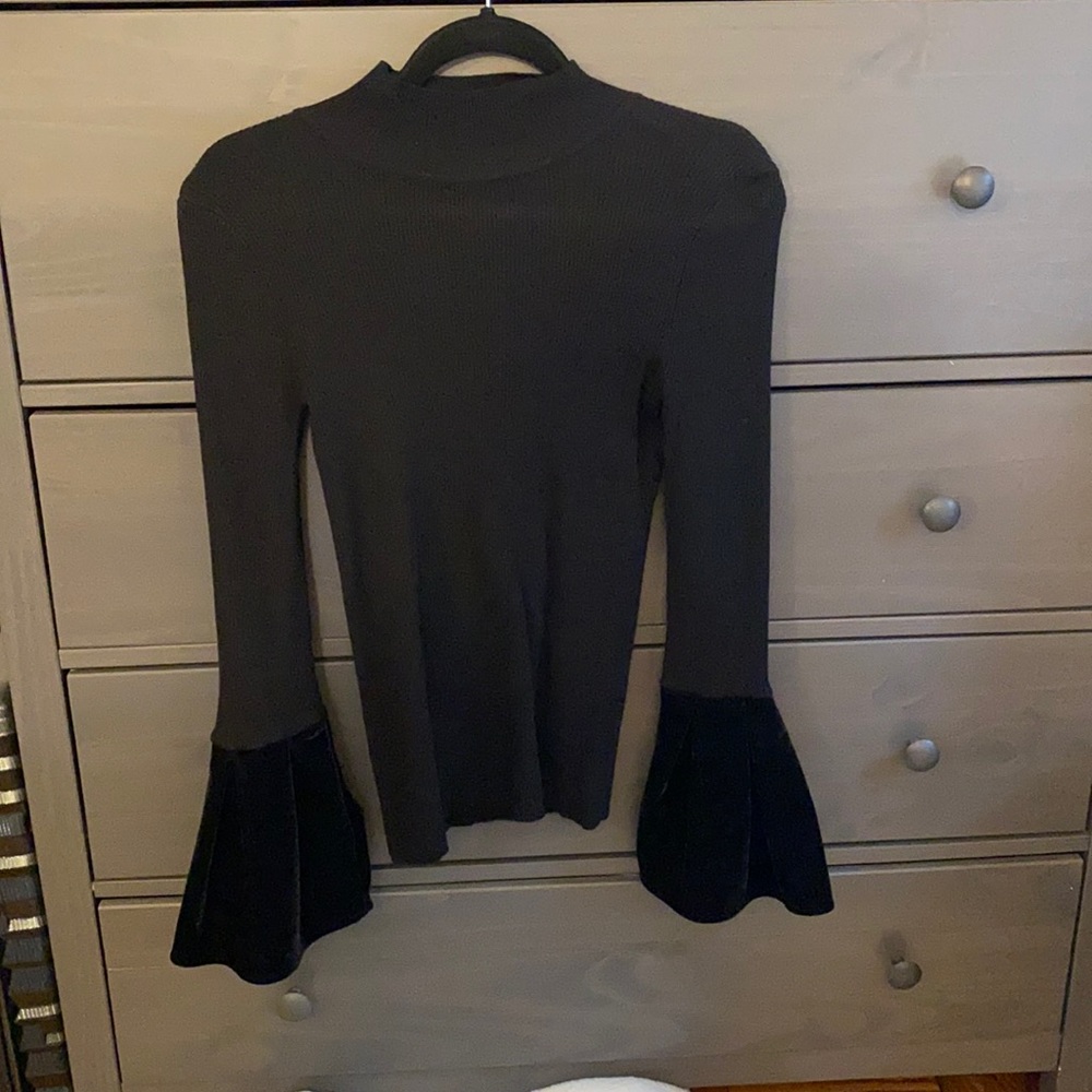 INC - Bell Sleeves tight turtle neck